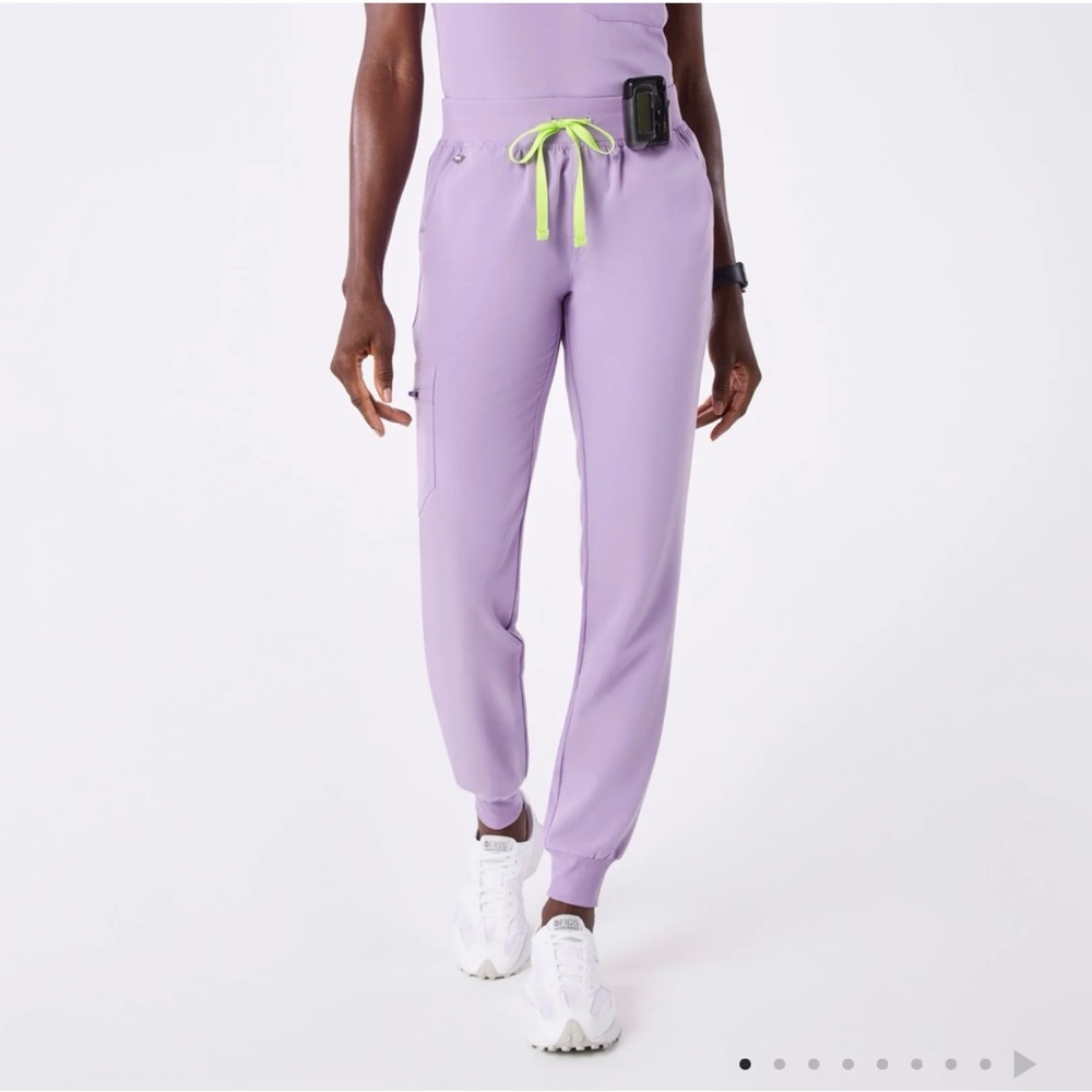 Figs  women’s lavender dew scrub set small top tall small Zamora jogger pants